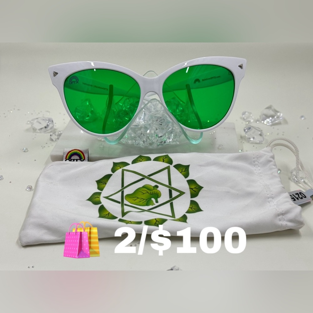 🛍️ RARE White Cat Eye Frame Green Lens